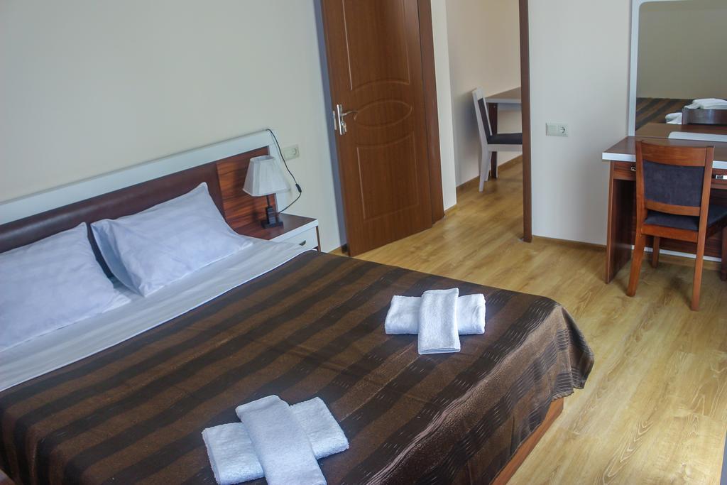 Golden Fleece Hotel Ureki Extérieur photo